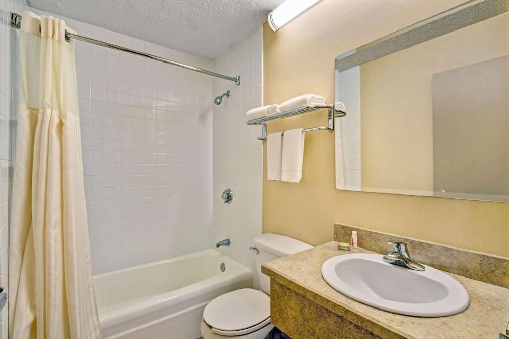 HomeSpring Inn & Studios - photo 12