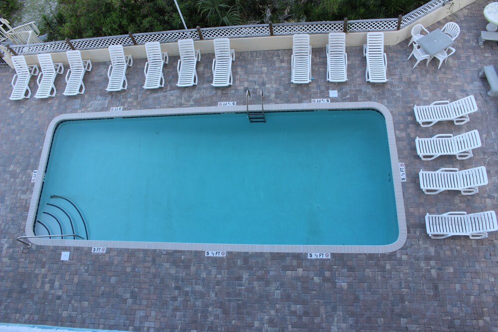 Blu Atlantic Oceanfront Hotel & Suites - photo 30
