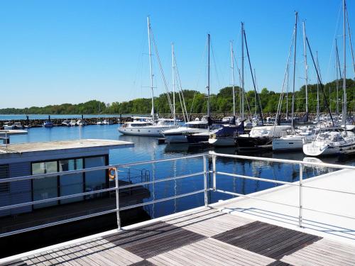 Ostsee Hausboot in Boltenhagen Floating 44 Boot 4 — hotel in Ostseebad Boltenhagen