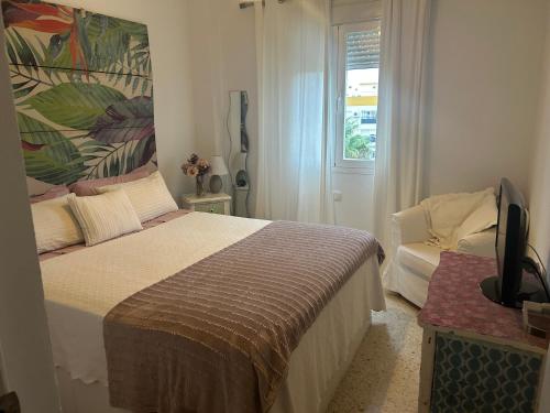 Habitación cama doble con baño compartido — hotel in Mairena Del Aljarafe
