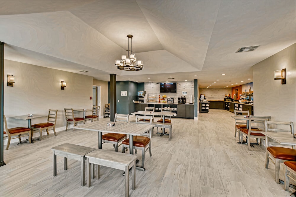 Orangewood Inn & Suites Midtown - photo 44