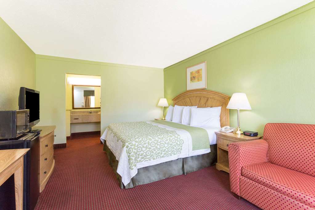 Days Inn by Wyndham Washington - photo 9