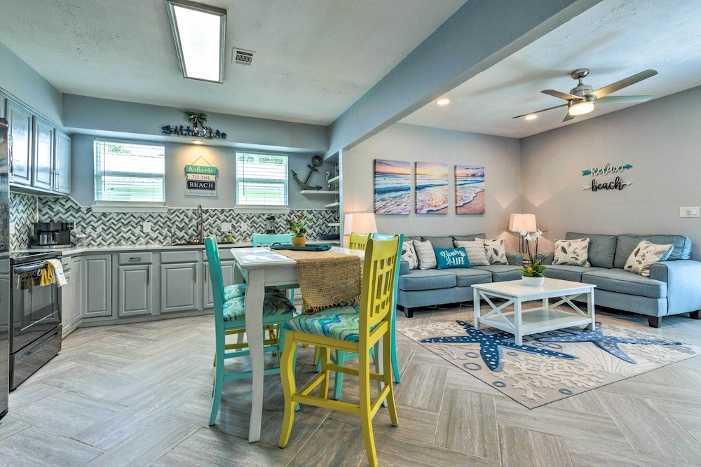Charming Coastal Getaway Near Beach & Pier in Gulfport, United States