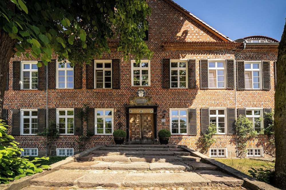 Hotel & Restaurant Gutshaus Ludorf in Neubrandenburg, Germany