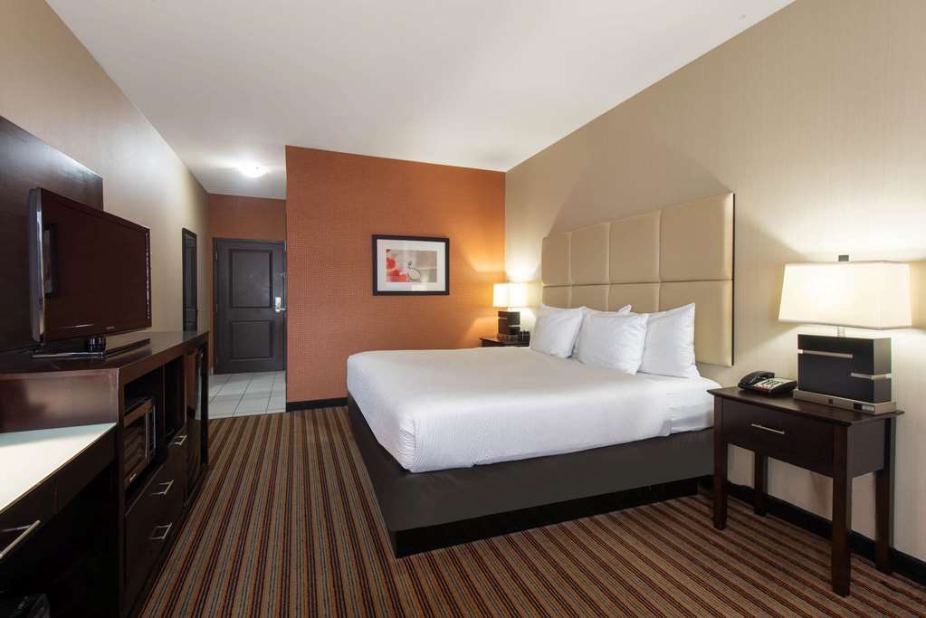 La Quinta Inn & Suites by Wyndham Harrisburg Hershey - photo 17