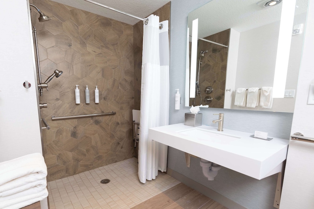 Hilton Garden Inn Des Moines Airport - photo 24