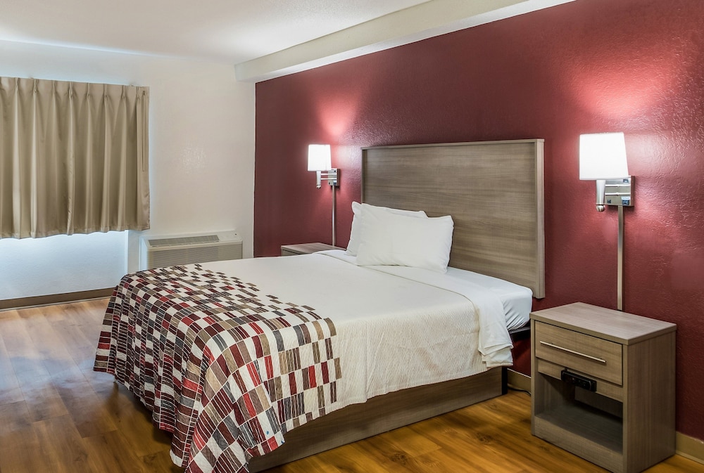 Red Roof Inn Rochester Airport - photo 7