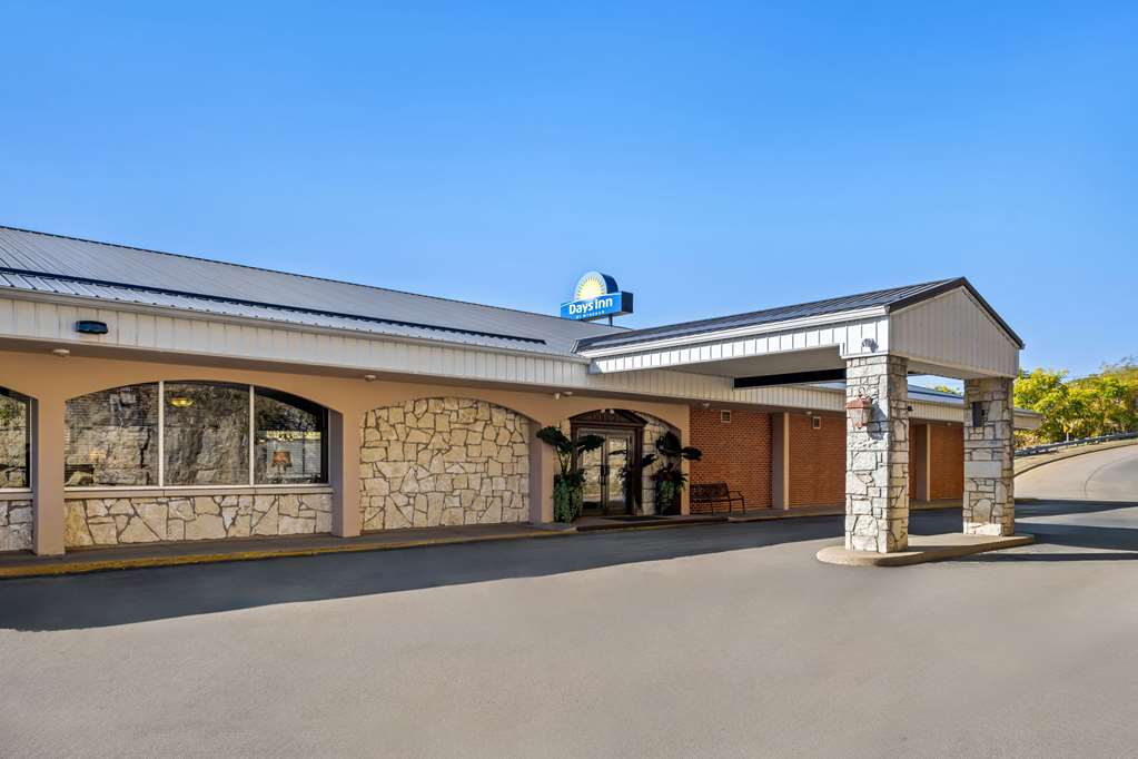 Days Inn by Wyndham Dubuque - photo 6