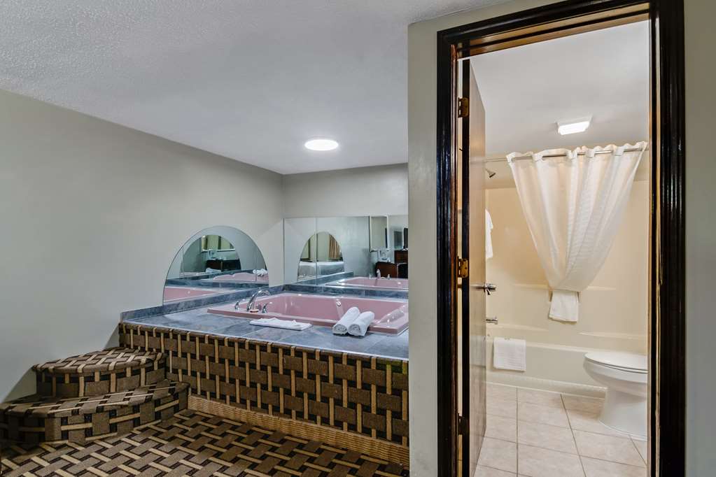 Americas Best Value Inn Torrington CT - photo 11