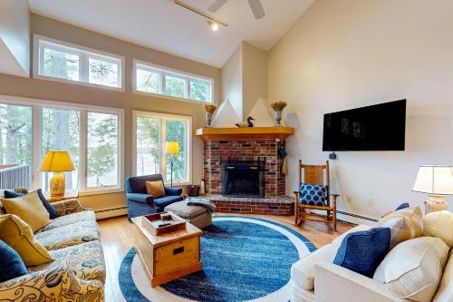 Lake View by the Mountain — 4-Star Luxury Hotel in Bridgton, United States