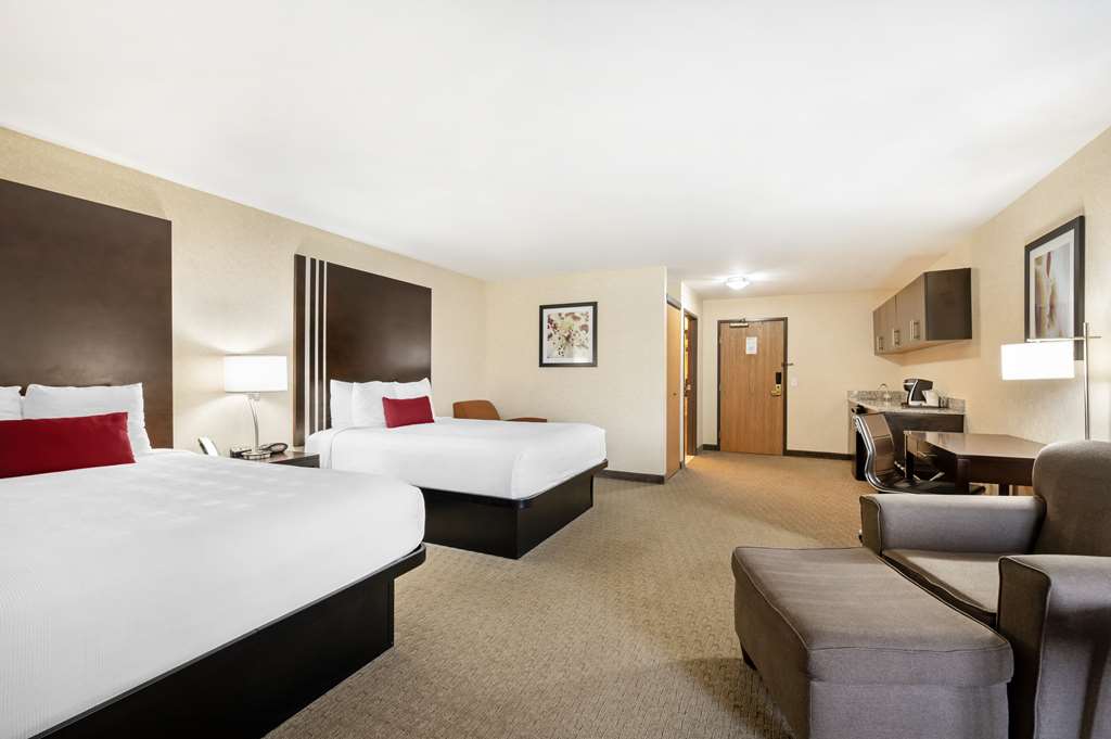 Best Western Plus Howe Inn - photo 24