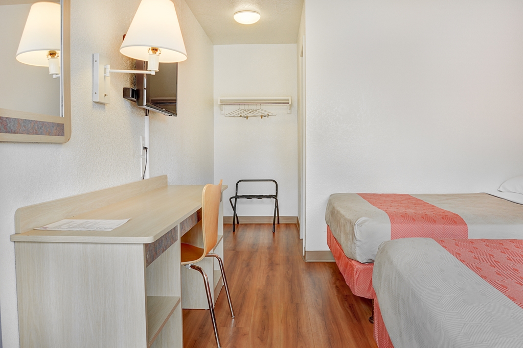 Motel 6 Portland OR Central - photo 12
