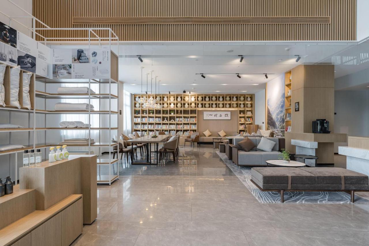 Atour Hotel Xiangshan Binhai Avenue in Menghai, People's Republic of China