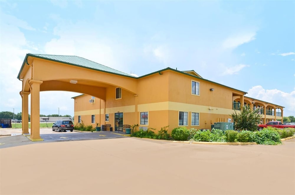 Pine Point Inn & Suites - photo 2