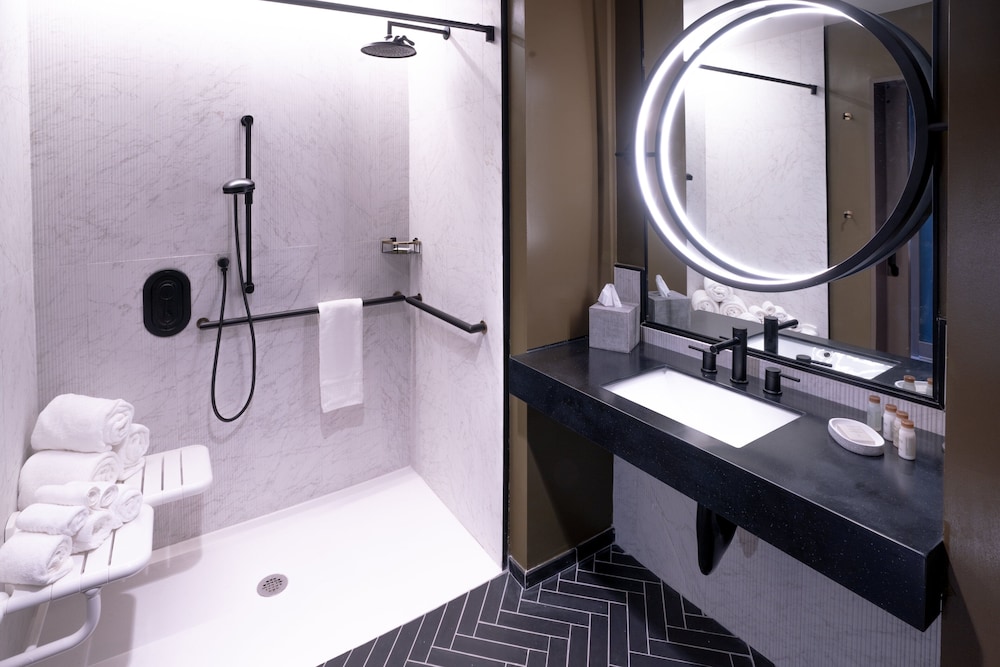 Hotel Indigo Columbus at Riverfront Place by IHG - photo 6