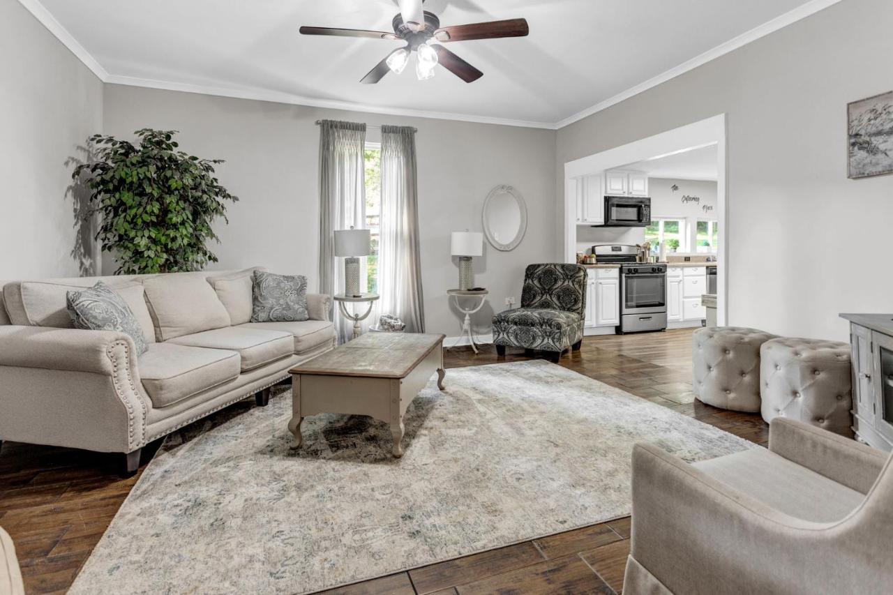 Pet Friendly Group Getaway With Grill And Deck — Acworth