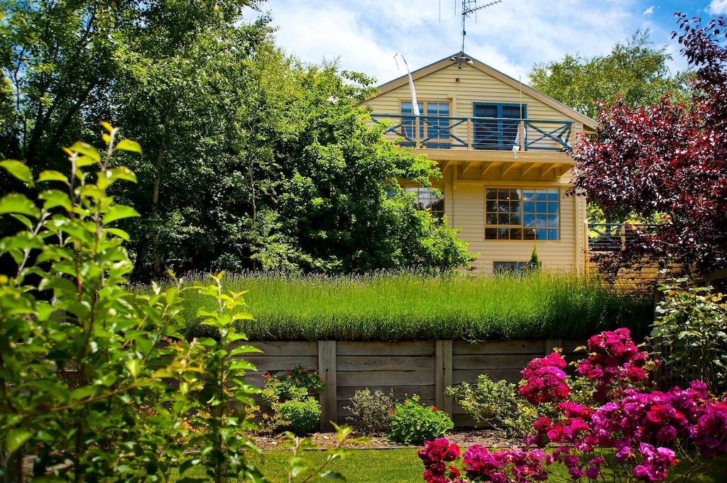 Lake Cottage — 4-Star Luxury Hotel in Daylesford, Australia