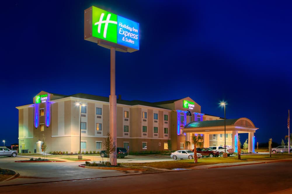 Holiday Inn Express & Suites Cotulla by IHG - photo 45