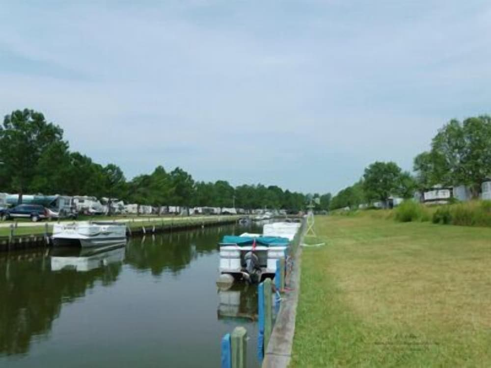 Twin Lakes RV & Camping Resort - photo 18