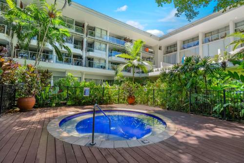Hotel Drift 3205 Beachfront Accomodation in Palm Cove, Australia