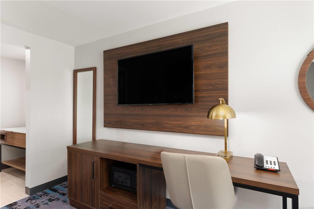 La Quinta Inn & Suites by Wyndham Springdale - photo 23