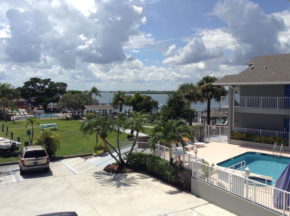 Dockside Inn & Resort - photo 28