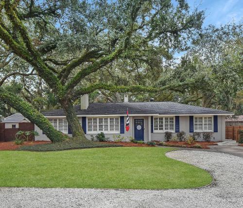 Island Time Cottage — 4-Star Luxury Hotel in Saint Simons Island, United States