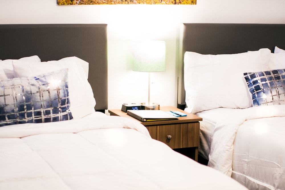 Blue Sage Inn & Suites - photo 7