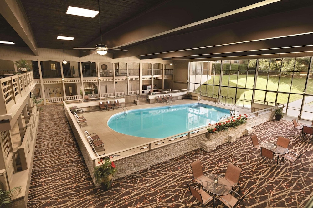 Radisson Hotel Louisville North - photo 19