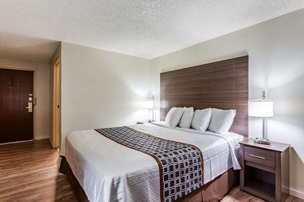 Rodeway Inn Farmington - photo 18