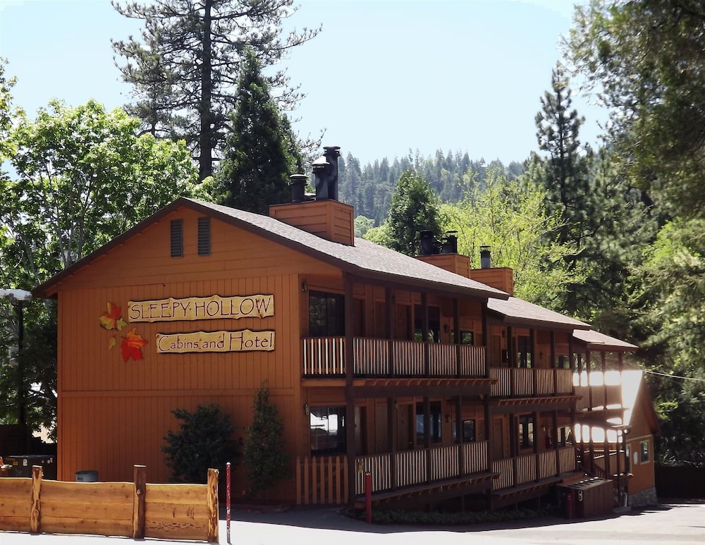 Sleepy Hollow Cabins and Hotel in Crestline, United States