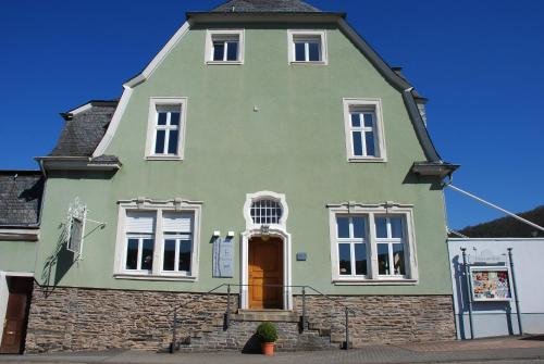 Gästehaus & Weingut Clüsserath Weiler — 4-Star Luxury Hotel in Trittenheim, Germany