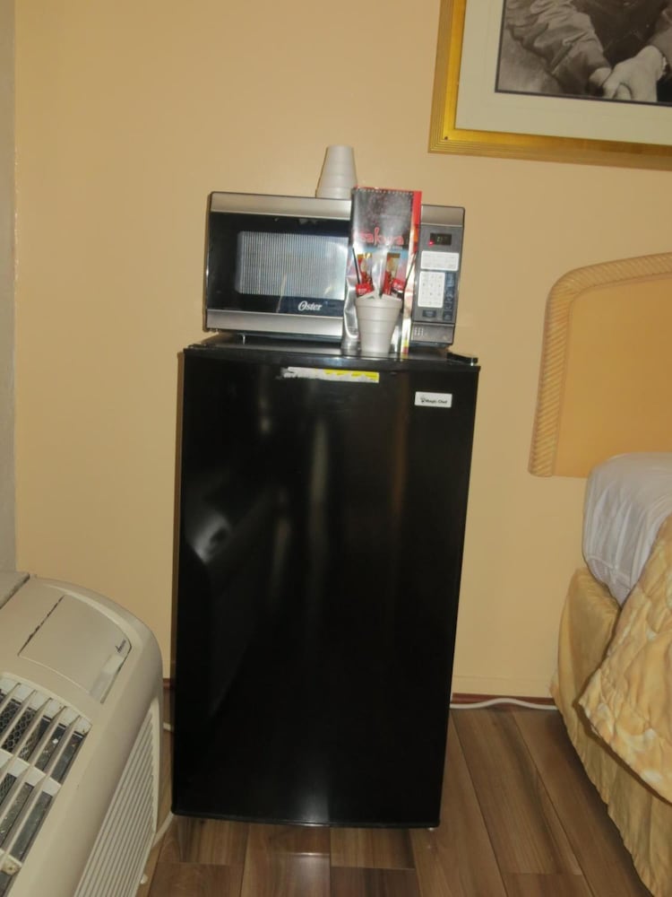 El Trovatore Motel - photo 17