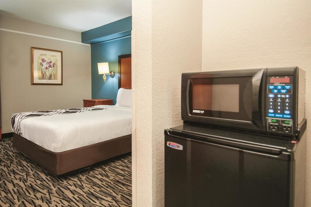 La Quinta Inn San Antonio AlamoDome South - photo 12