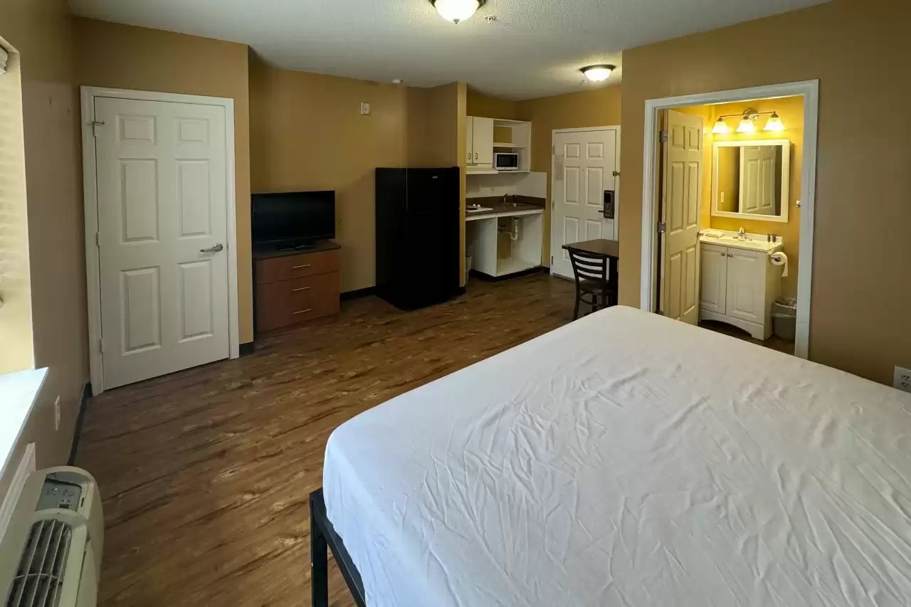 Suburban Studios near University of North Carolina Charlotte - photo 26
