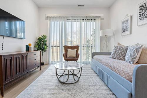 Chic and Cozy Designer Condo 3 Miles to Downtown — 4-Star Luxury Hotel in Nashville, United States