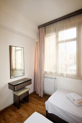Rooms Hunter - carbon neutral hotel in Unknown City