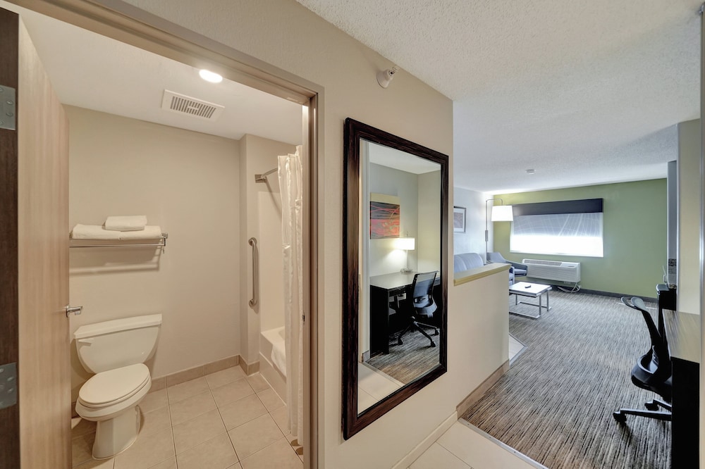 Holiday Inn Express Hotel & Suites Beatrice by IHG - photo 76