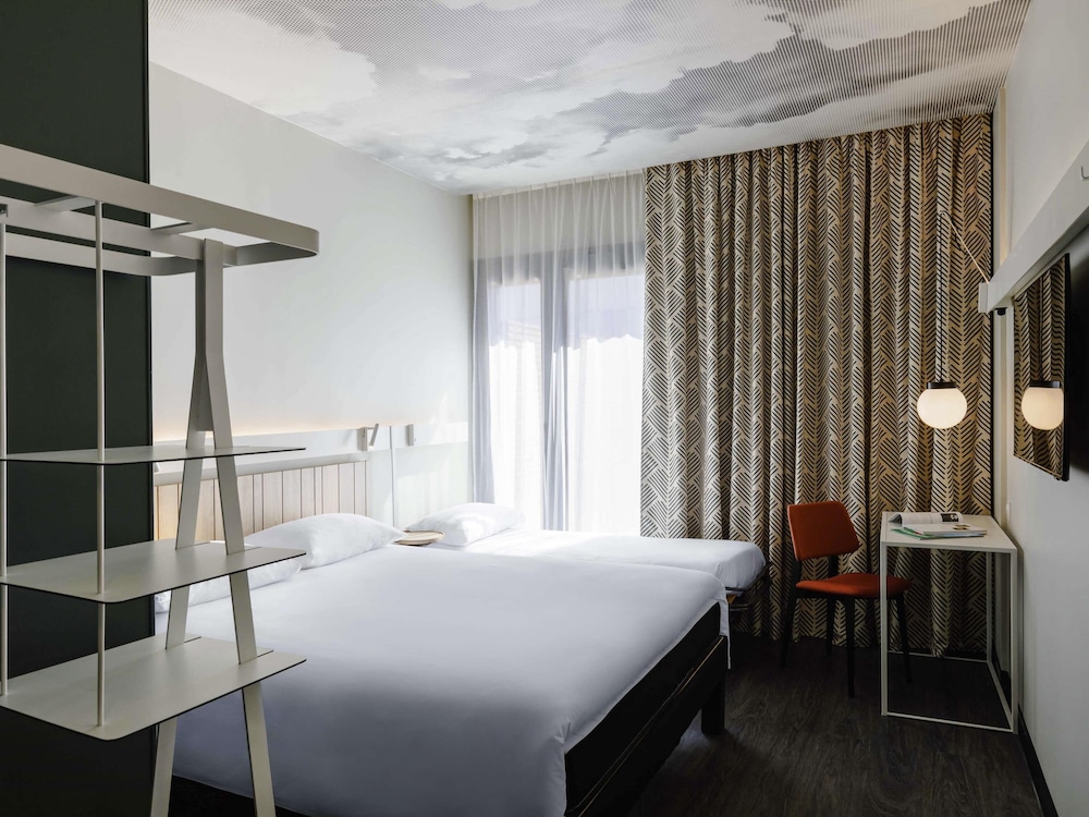 Ibis Lyon Est Meyzieu — Jonage