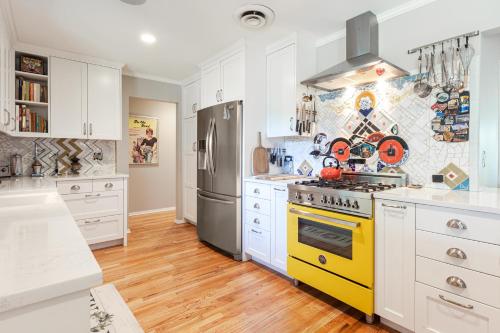 South Central Barton Springs Broken Spoke & much more Dogs ok 4 bedroom 3bath — 4-Star Luxury Hotel in Austin, United States
