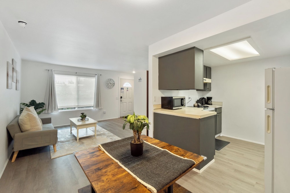 Central Bellevue Retreat - last minute hotel in Bellevue