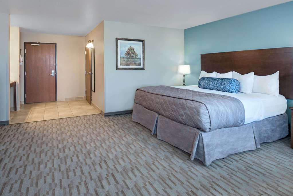 Baymont by Wyndham Minot - photo 11