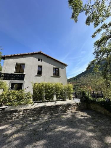 Le Sahuc - carbon neutral hotel in Unknown City