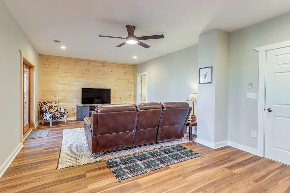Peaceful Ellijay Cabin: Pool Access & Resort Perks - photo 10