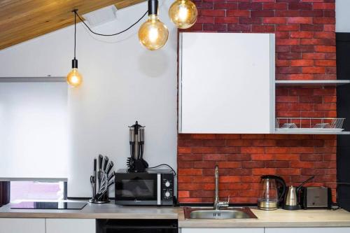 Top Location Cozy Wooden Ceiling Apt by Wehost