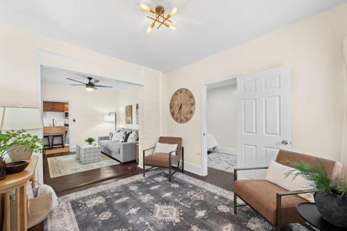 Charming Home in Cleveland 3215 — 4-Star Luxury Hotel in Brooklyn, United States