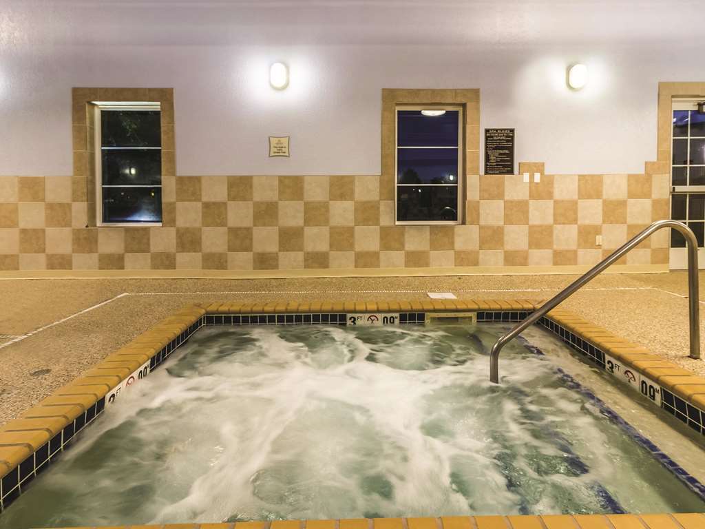 La Quinta Inn & Suites by Wyndham Fargo Medical Center - photo 8