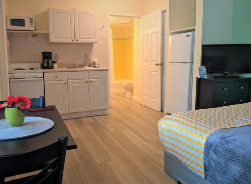 Johns Pass Beach Motel - photo 63