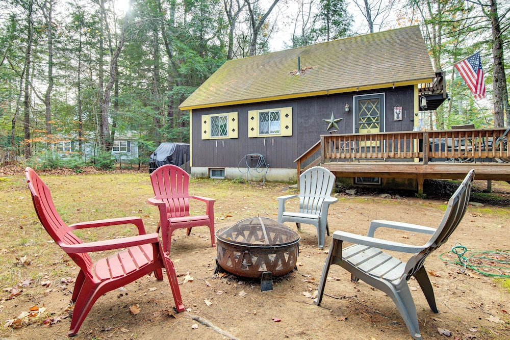 1 Mi to Lake Winnipesaukee: Family Winter Escape — hotel in Moultonborough