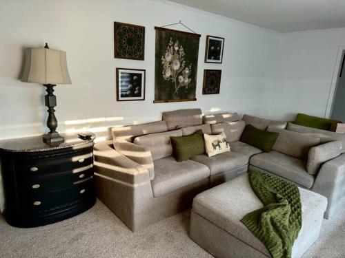 Retro Luxe in Macon, United States